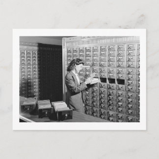 Mulher e Catálogo de Cartões de Biblioteca Inspira