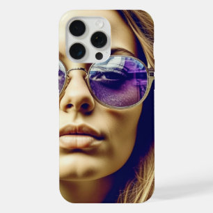 Mulher Legal com Reflexo nos Óculos de Sol