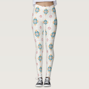 Mulher vestindo leggings brancas com um padrão col
