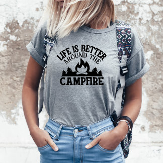Mulheres ao redor do camping T-shirt