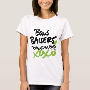 Mulheres com o Love no t-shirt francês