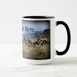 Mustang de Oregon na CANECA lateral selvagem de um