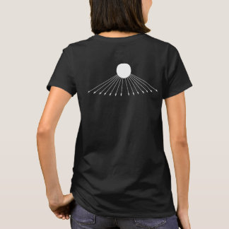 Na camiseta das mulheres do símbolo verdadeiro de
