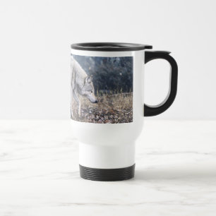 Na caneca de viagem do lobo de madeira do Prowl
