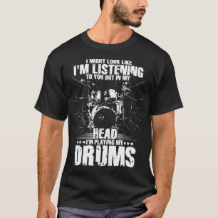 Na minha cabeça estou tocando minha camisa de tam