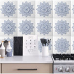 Na moda Blue Geométrico Azulejo cerâmico<br><div class="desc">Este Na moda Blue Geométrico É o Azulejo perfeito para um novo e tradicional design de interiores ou para um backsplash. O azulejo apresenta um padrão de estilo Flor em na moda azul e branco, perfeito para qualquer espaço. Use-o como uma peça de sotaque na sua cozinha, banheiro ou sala...</div>