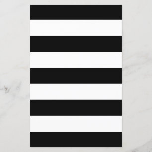 Na moda de faixas brancas e pretas