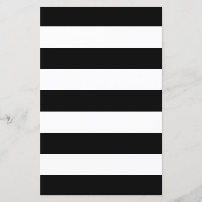 Na moda de faixas brancas e pretas (Frente)