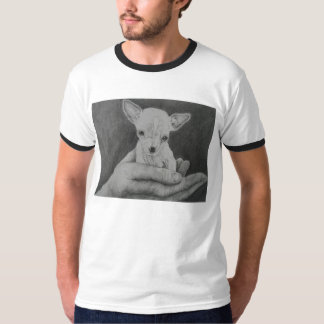 Na palma de sua camisa dos miúdos das mãos