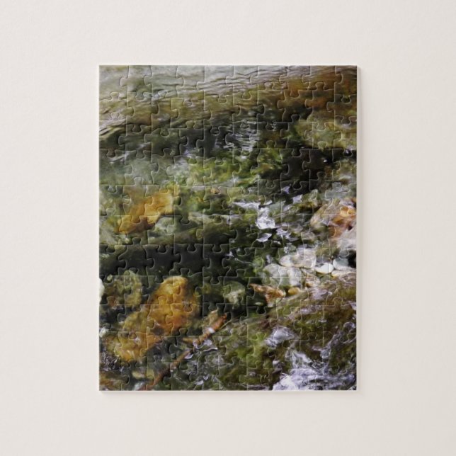 Na parte inferior de um quebra-cabeça do ribeiro (Vertical)