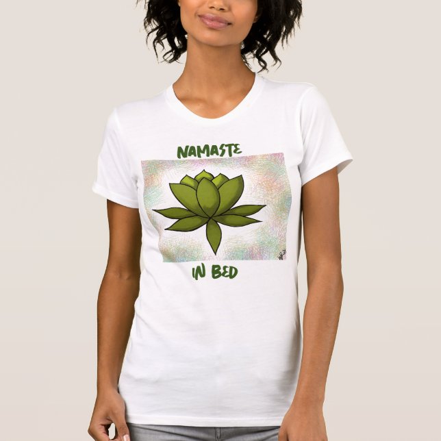 Namaste na cama camiseta lótus floresce engraçado (Frente)