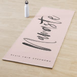 Namaste personalizou a esteira da ioga<br><div class="desc">Namaste personalizou a esteira da ioga. Mude a cor do fundo para serir seu estilo. Parte de uma coleção.</div>