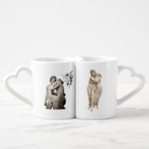 Namorados aninhando a caneca dos classicLovers per
