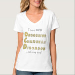 Nano V-Neck T-Shirt "OCD" de Chanukah<br><div class="desc">Nano 3/4 das mulheres Chanukah,  T-Shirt "OCD" do V-Neck...  Aproveite este ouro e prata...  blingüe...  "Eu tenho TOC,  PERTURBAÇÃO OBSESSIVA CHANUKAH... fora do meu caminho! Escolha entre uma variedade de estilos e tamanhos diferentes. Obrigados para parar e comprar. Muito apreciado. Feliz Chanukah/Hanukkah!!</div>