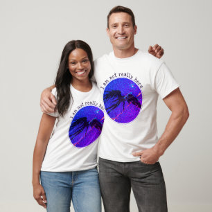 Não Aqui figura alada voando no espaço T-Shirt