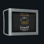 Nascer de aniversário personalizado 70 de 1951 Vin<br><div class="desc">Uma fivela personalizada para aqueles aniversários nasceres em 1951 e fazendo 70 anos. Adicione o nome a este design de ouro, preto, branco e preto, para um presente de 70 de aniversário personalizado. Edite facilmente o nome e o ano com o modelo fornecido. Um maravilhoso presente de aniversário preto. Mais...</div>