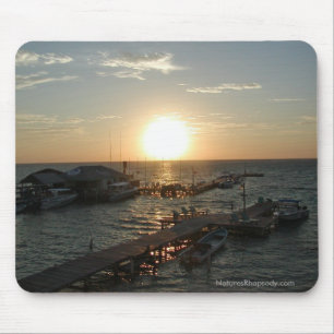 Nascer do sol em Belize Mousepad pela rapsódia da