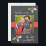 Natal Cartão Fotográfico | Paz Amor e Alegria<br><div class="desc">Cartão férias foto características de design elegante e chic "Paz, Amor e Alegria", "Feliz Natal" e um texto personalizado com uma manuscrita ao lado do giz, baía de holly modernas ilustrações, e uma grande praça espaço para exibir uma foto favorita. Dica da foto: cultura sua foto para um tamanho de...</div>
