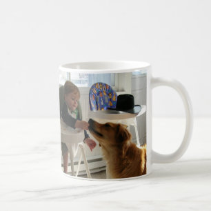 Nathan alimenta a Reba grandes canecas de café