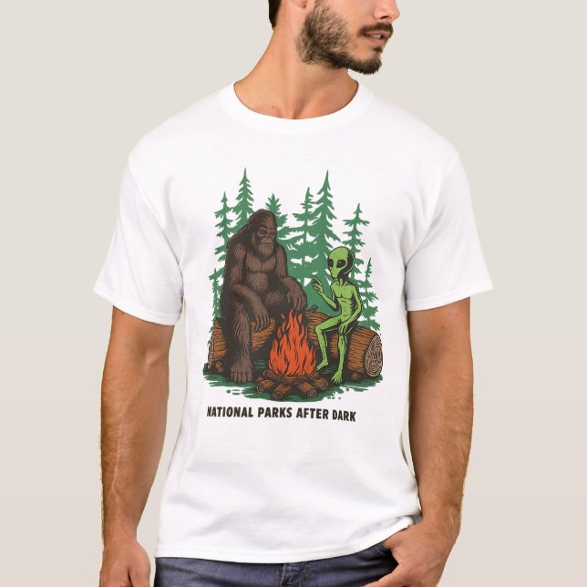 National Parks After Dark T-Shirt – Night Hiker, (Frente)