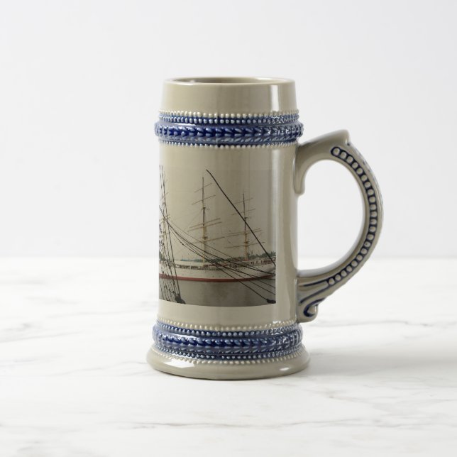 Navio branco alto - Caneca de cerveja (Direita)