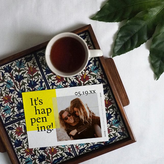 Negrito e alegre Salvar o Cartão com fotos de Data (Front of "It's Happening!" save the date)