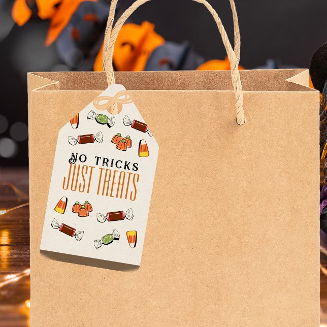 Nenhum truque apenas trata a etiqueta do presente  (Bring the Halloween spirit with this treat bag gift tag.)