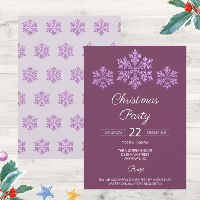 Neve Floco de ameixa Bling Elegante Natal Festivo (Personalize these plum purple and faux glitter snowflake invitations for an elegant Christmas party)