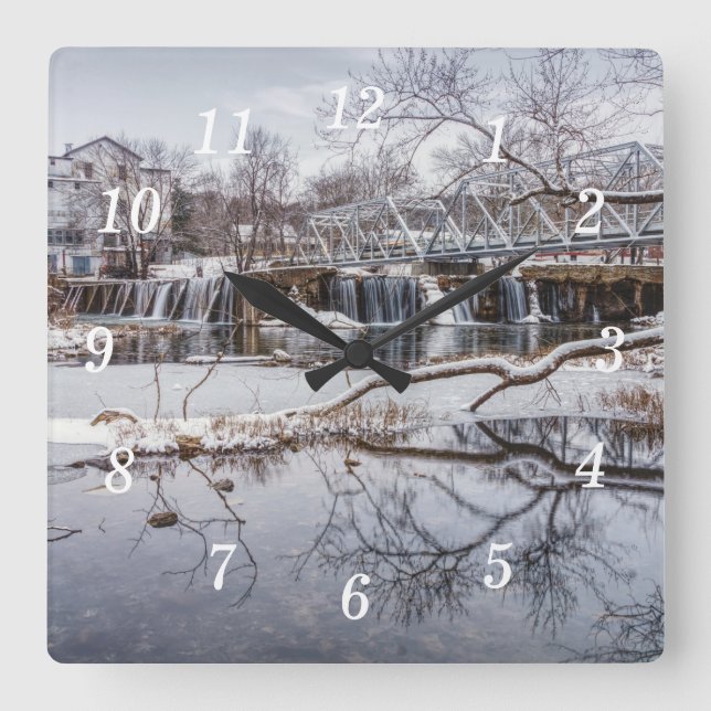 Neve No Relógio De Parede Da Finley Dam (Frente)