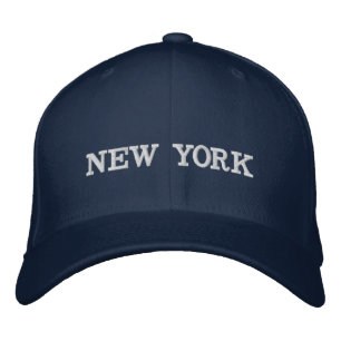 NEW YORK bordou o boné