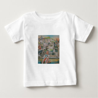 Newcastle em cima da camiseta de Tyne ao longo dos