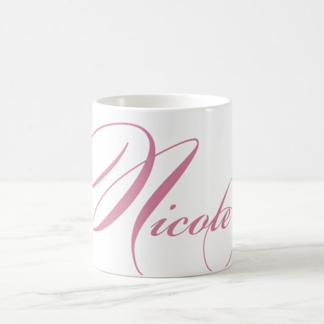 Nicole personalizou a caneca de café conhecida - (Centro)