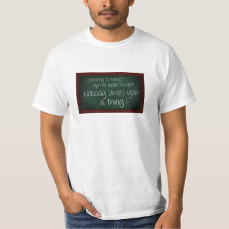 Ninguém deve-lhe uma coisa! T-shirt