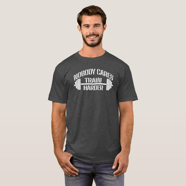 Ninguém se preocupa em treinar mais camiseta (Frente Completa)