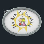 No Amor Você É Meu Sol<br><div class="desc">Um casal apaixonado e um sol amarelo com texto que diz Você é o meu sol no amor Você é minha camisa sunshine, capuzes, canecas, bolsas, cartões, autocolantes, ímanes, guardas, correntes-chave e muito mais.</div>