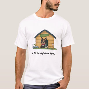 No t-shirt da casa de cachorro