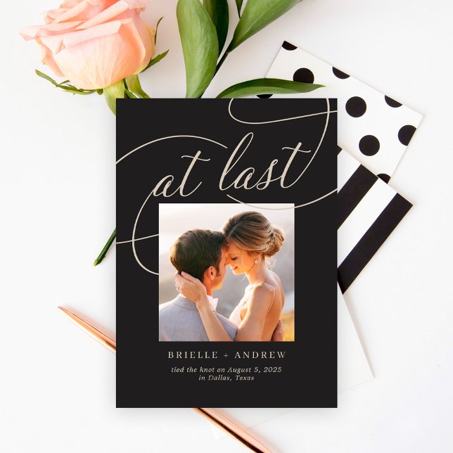 No Último Anúncio de Casamento de Cor Editável (Criador carregado)