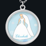 Noiva na colar personalizada do vestido bolinhas<br><div class="desc">Esta colar bonito é um grande presente para que a noiva nova ou a noiva seja. Características de design uma noiva em um vestido e em um véu brancos de casamento. A noiva está em um fundo azul com as bolinhas em várias máscaras do azul. Dentro da saia a área...</div>