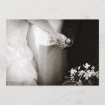 Noivos que guardaram as mãos que wedding o convite