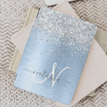 Nome do Monograma da Glitter de Prata de Metal Bru<br><div class="desc">Personalize facilmente esta moda design de capa de ipad com de chic com brilho prateado bonito em um fundo metálico azul escovado.</div>