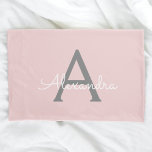Nome do Monograma da Rapariga da Cinza Rosa Escamo<br><div class="desc">Mala de Travesseiro do Nome do Monograma do Script Simples e Cor-de-Rosa Esmagada e Cinza. Isto faz o doce e perfeito aniversário de 16 anos,  casamento,  chá de panela,  aniversário,  chá de fraldas ou festa de solteira presente para alguém que ama luxo de luxo e estilos quíticos.</div>