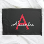 Nome do Monograma da Rapariga do Script Preto Verm<br><div class="desc">Caso de Travesseiro do Nome do Monograma do Script Simples Preto e Vermelho. Isto faz o doce e perfeito aniversário de 16 anos,  casamento,  chá de panela,  aniversário,  chá de fraldas ou festa de solteira presente para alguém que ama luxo de luxo e estilos quíticos.</div>