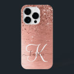 Nome do Monograma do Glitter Metálico Brutado Dour<br><div class="desc">Personalize facilmente esta design de capa de telefone de chic com tendência,  apresentando brilho bonito de ouro rosa em um fundo metálico escovado de rosa dourado.</div>