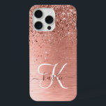 Nome do Monograma do Glitter Metálico Brutado Dour<br><div class="desc">Personalize facilmente esta design de capa de telefone de chic com tendência,  apresentando brilho bonito de ouro rosa em um fundo metálico escovado de rosa dourado.</div>
