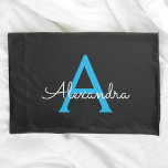 Nome do Monograma Girly de Script Preto Azul<br><div class="desc">Caso de Travesseiro do Nome do Monograma de Script Simples Preto e Azul. Isto faz o doce e perfeito aniversário de 16 anos,  casamento,  chá de panela,  aniversário,  chá de fraldas ou festa de solteira presente para alguém que ama luxo de luxo e estilos quíticos.</div>