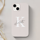 Nome do Monograma Personalizado Cor-de-Rosa Modern<br><div class="desc">Capas de iphone personalizada com um monograma moderno de script manual com nome e inicial personalizados.</div>