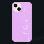 Nome do Script de Caligrafia Elegante Branco da la<br><div class="desc">Lavanda Elegant White Calliografia Script Personalizado Nome Personalizado iPhone 14 Smart Capa de telefone apresenta um design moderno e moderno simples e na moda com seu nome personalizado em letras elegantes e escritas caligrafia tipografia de script de caligrafia em um fundo de lavanda. Elaborado por ©Evco Studio www.zazzle.com/store/evcostudio</div>