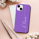 Nome do Script Elegante de Caligrafia Branco Ameti<br><div class="desc">As Capas de telefone Inteligentes do Script Elegante de Caligrafia Branca Personalizadas do Script iPhone 14 apresentam um design simples e moderno e moderno,  com seu nome personalizado em tipografia de script de caligrafia escrita à mão elegante,  sobre fundo ametista. Elaborado por ©Evco Studio www.zazzle.com/store/evcostudio</div>