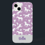 Nome Personalizado do Cavalo Rider de Padrões Roxo<br><div class="desc">Esta bela capa de telefone roxa é um presente de Natal ou aniversário ideal para qualquer criança apaixonada por cavalos. Torne-o ainda mais especial personalizando-o com o nome da criança.</div>
