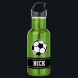 Nome personalizado garrafa de água esportiva<br><div class="desc">Uma garrafa de água de esportes de futebol de presente personalizada. Cor metálica do aço dos manchas verdes. Ideia de presente esportivo para treinadores, jogadores, colegas de equipe e fãs esportivos. Design de tipografia moderna com nome personalizado, citação engraçada, slogan ou monograma. Crie o seu único frasco de bebida monograma....</div>